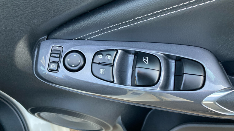 Nissan Juke 1.0 DiG-T 114 N-Connecta 5dr Petrol Hatchback